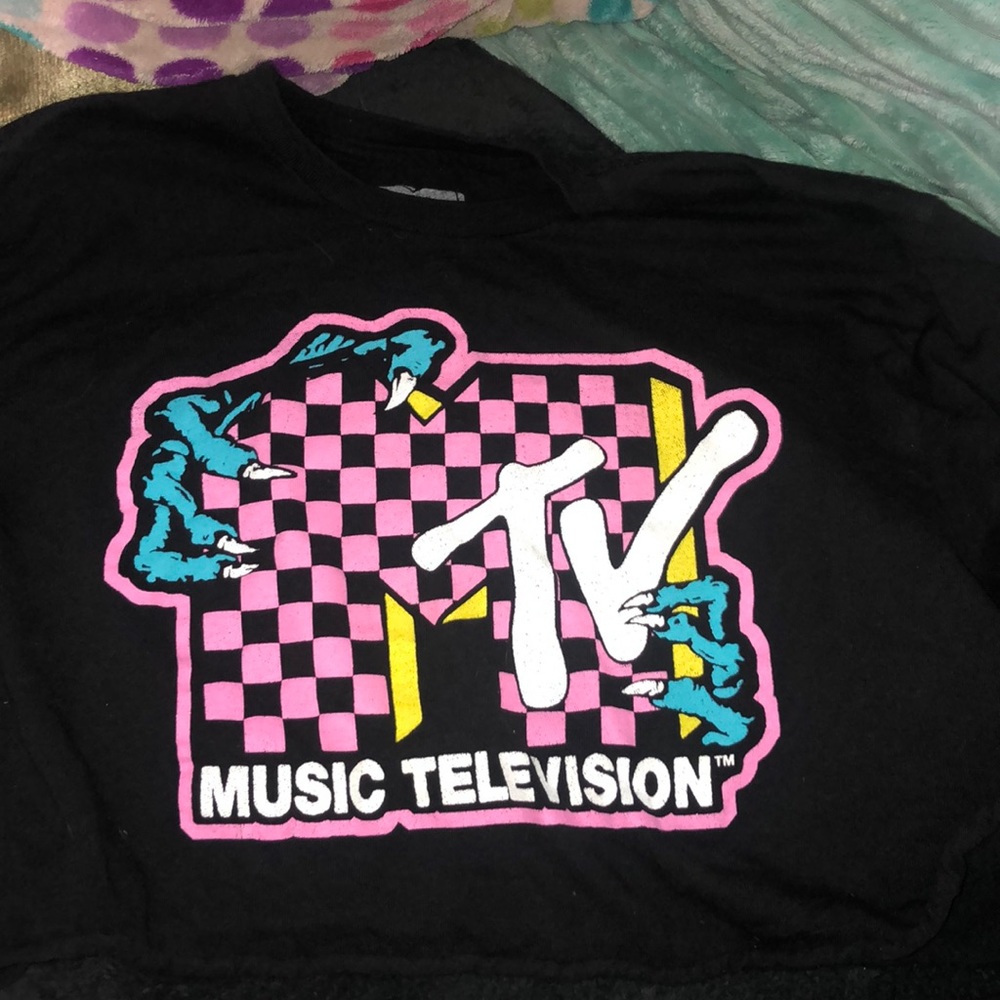 Cropped MTV shirt